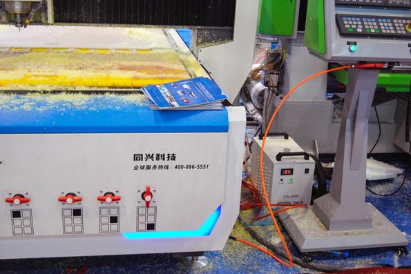 广告雕刻机配置水冷式冷水机的作用？