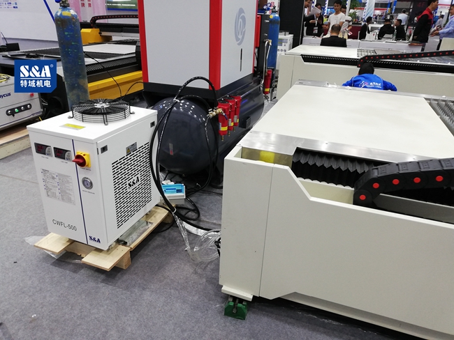 激光技术深入新能源汽车锂电池加工行业，冷水机为其保驾护航