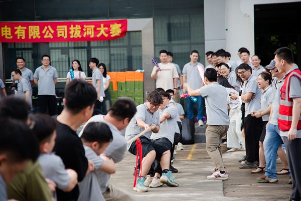 一根绳，一股劲，一条心!——记特域首届拔河大赛